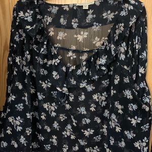 ☂️ flowy navy blue floral american eagle blouse!